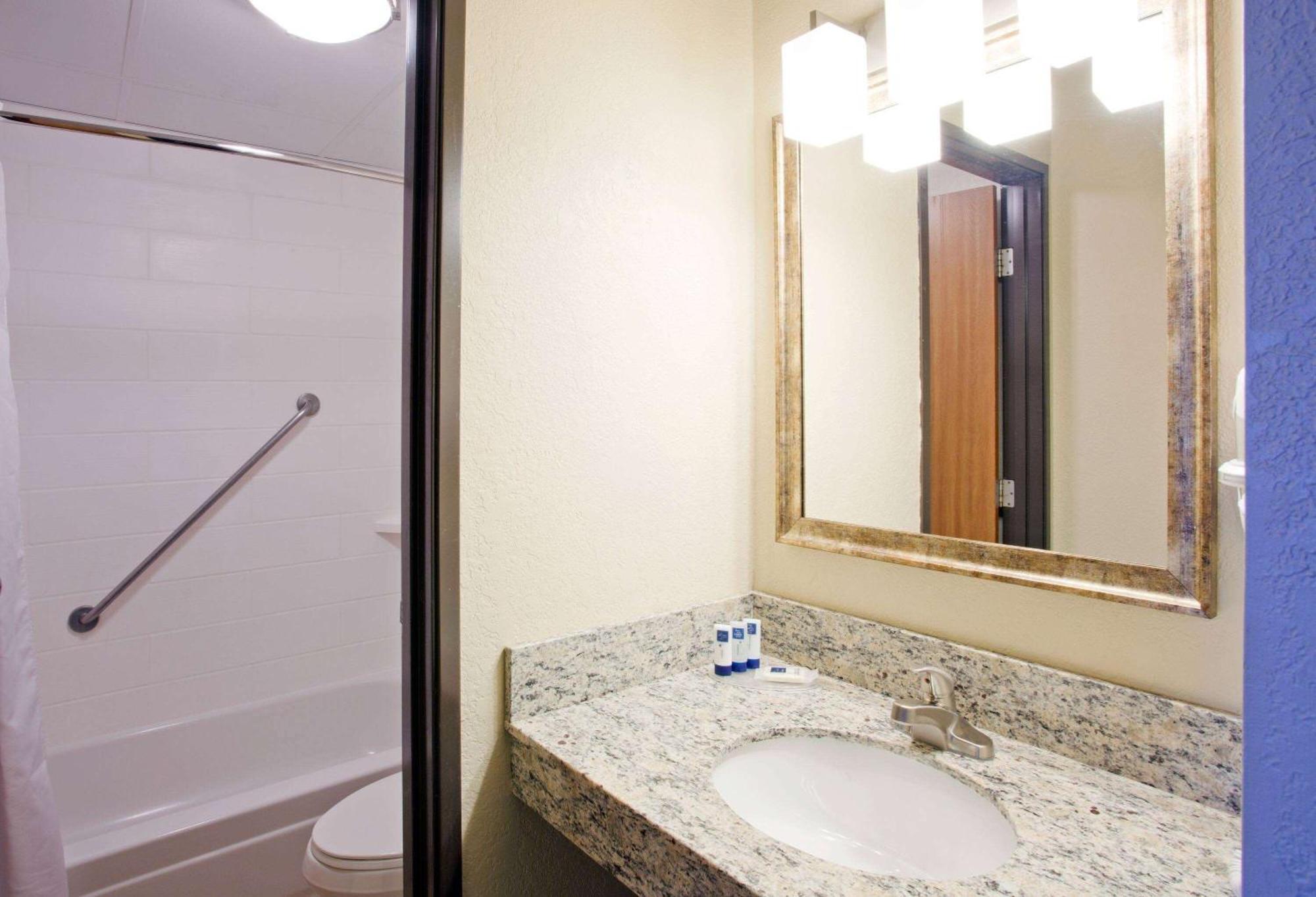 Americinn By Wyndham Alexandria Ngoại thất bức ảnh